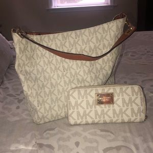 Michael Kors  tote 👜 & match Wallet
